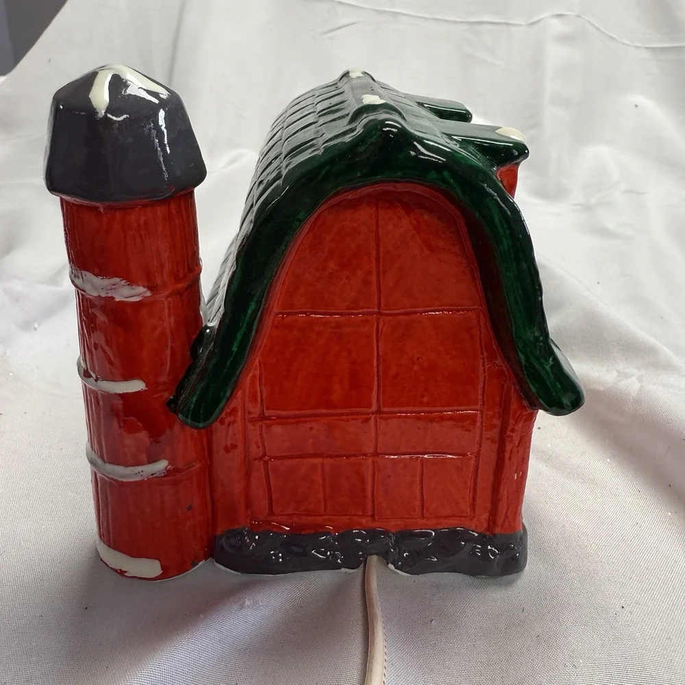 Chistmas Village Barn Ceramic‎ Pacific Rim Lighted Red Silo Snow Vintage